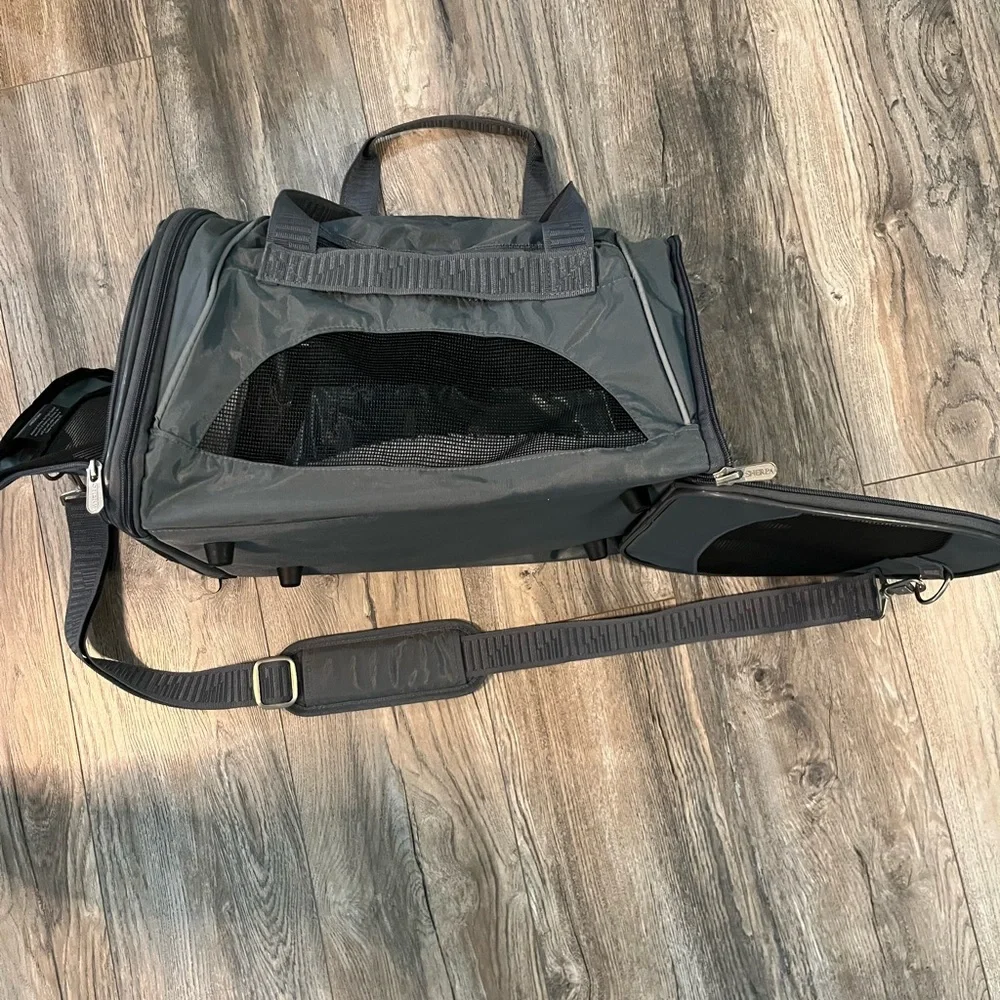American Airlines Pet Travel Carrier - Black